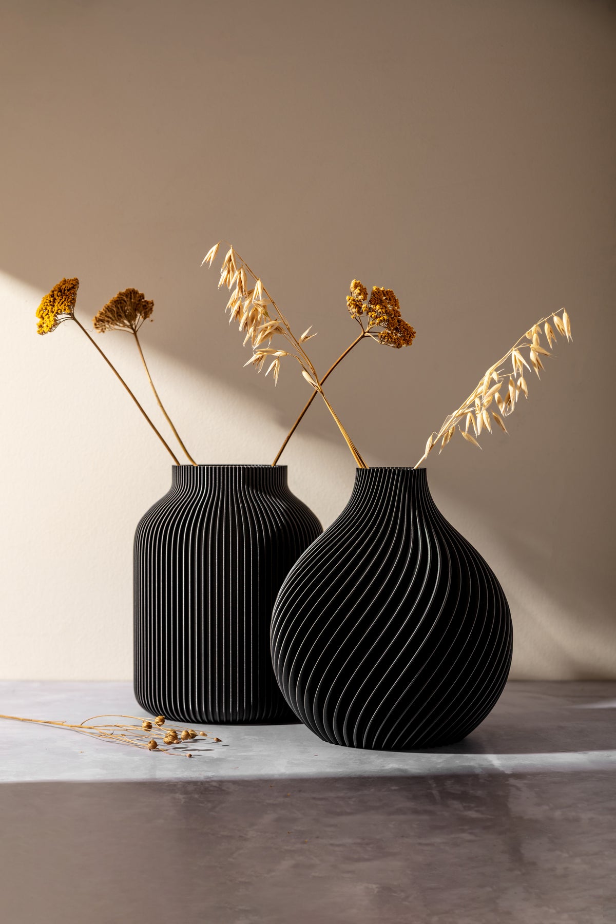 Vinda – mattschwarze Spiralvase von Nordenly – weitere Produktaufnahme 4