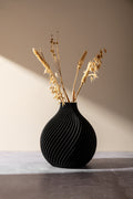 Vinda – mattschwarze Spiralvase von Nordenly