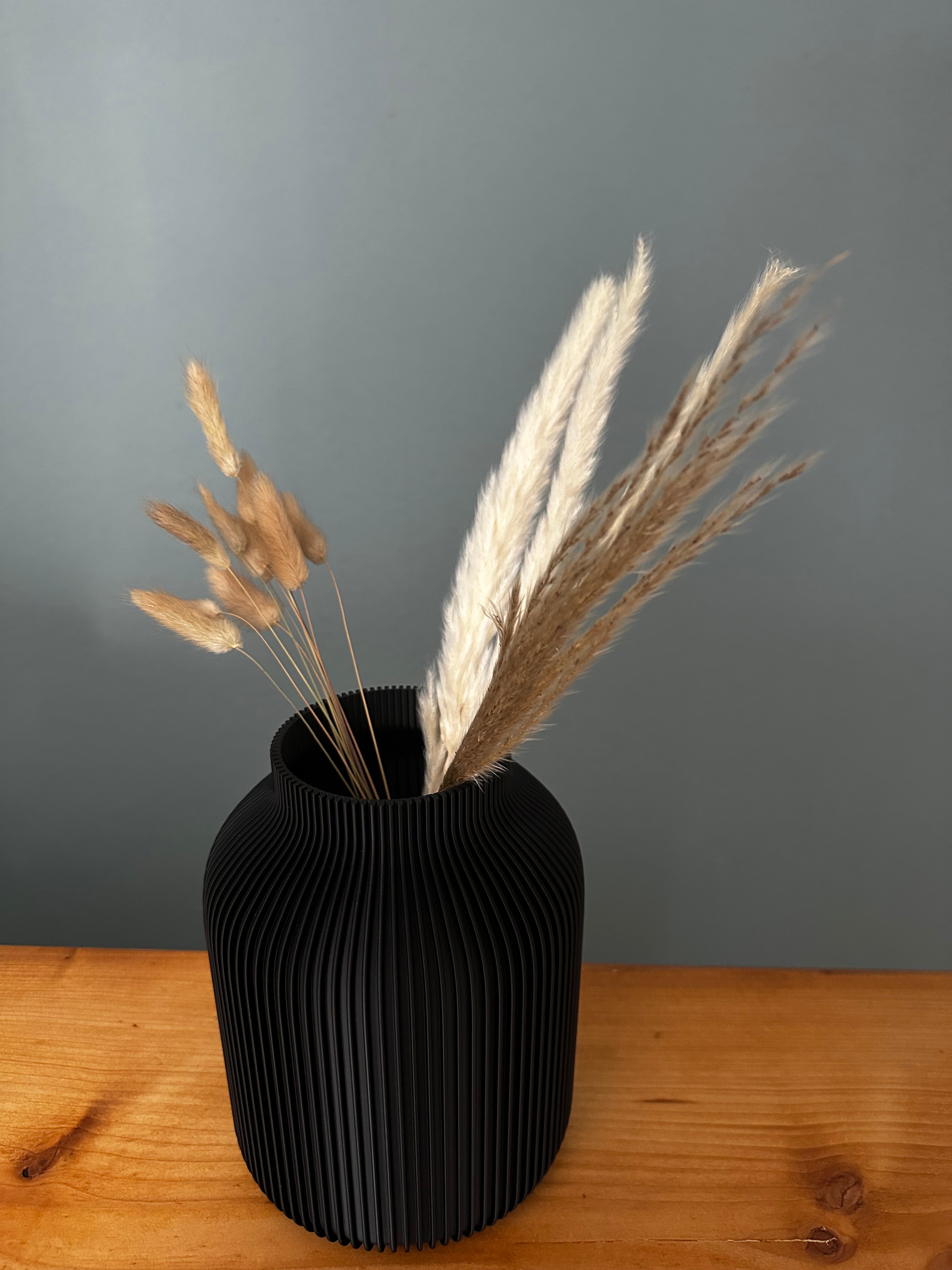 Linea Vase – Nordic Black